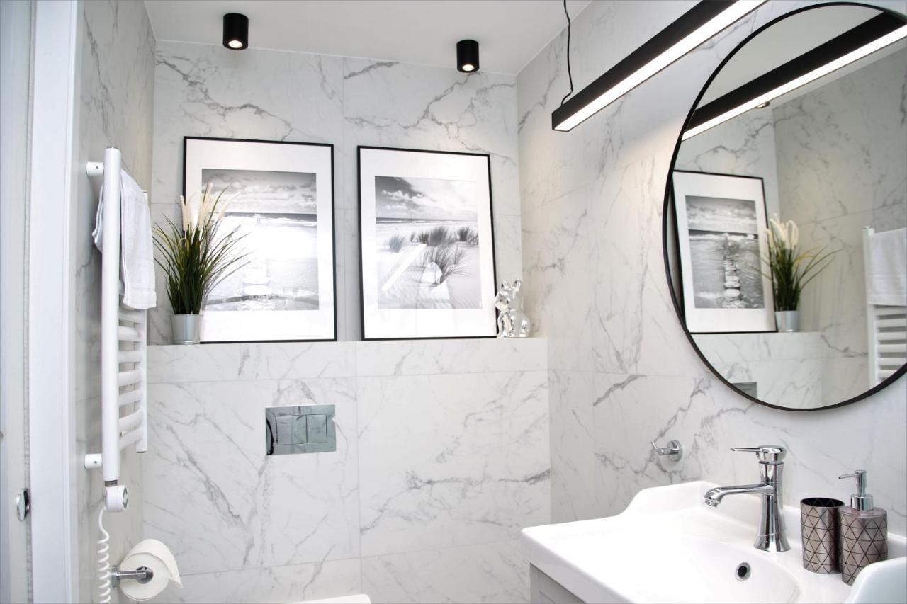 Royal Maris 3 Apartments: Prime Location *