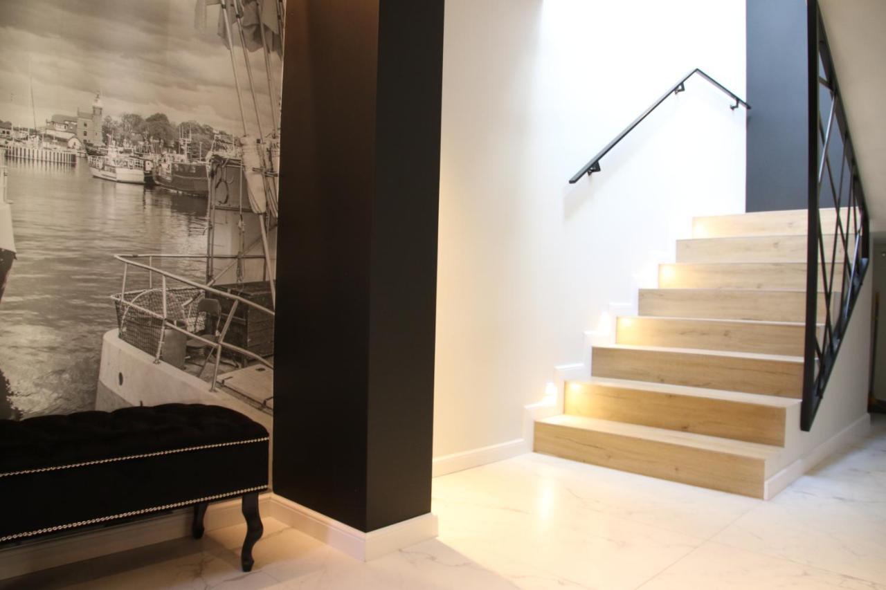 Royal Maris 3 Apartments: Prime Location