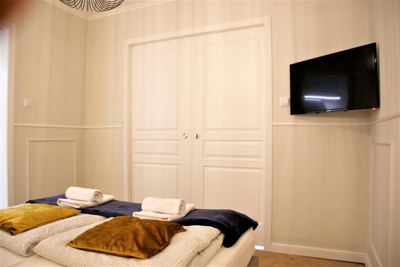Royal Maris 3 Apartments: Prime Location *