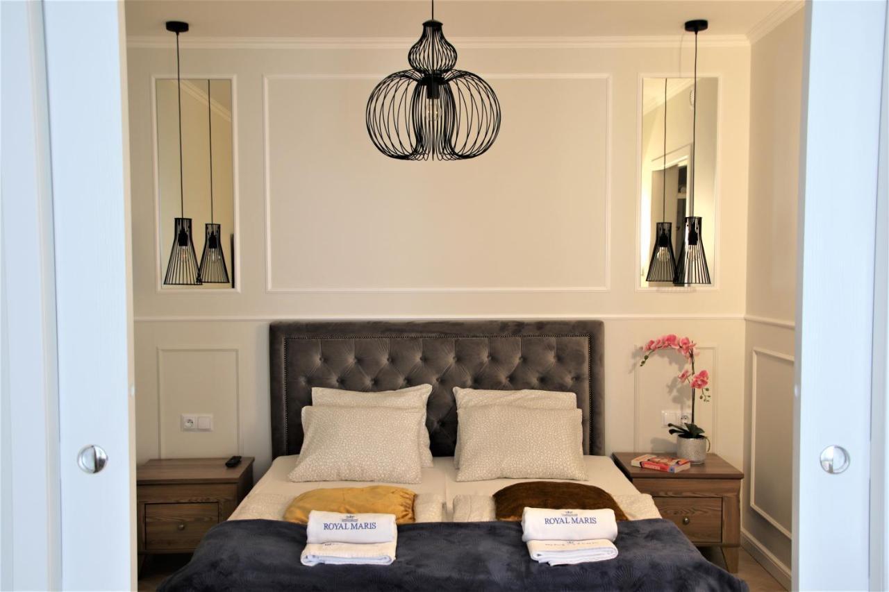 Royal Maris 3 Apartments: Prime Location